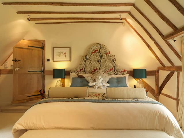 19 Fascinating Bedroom Designs With Exposed Beams That Will Delight You 15