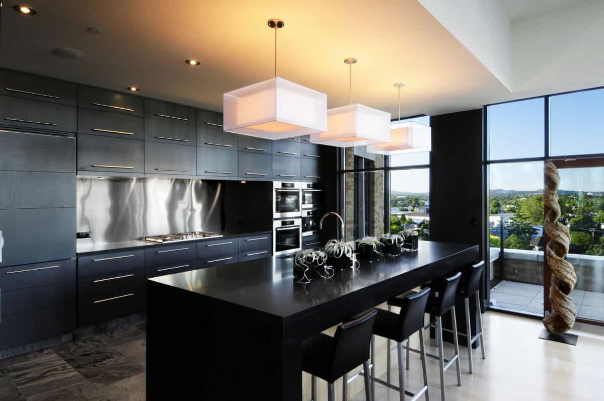 17 Stylish Ideas To Decorate Black Kitchens 15