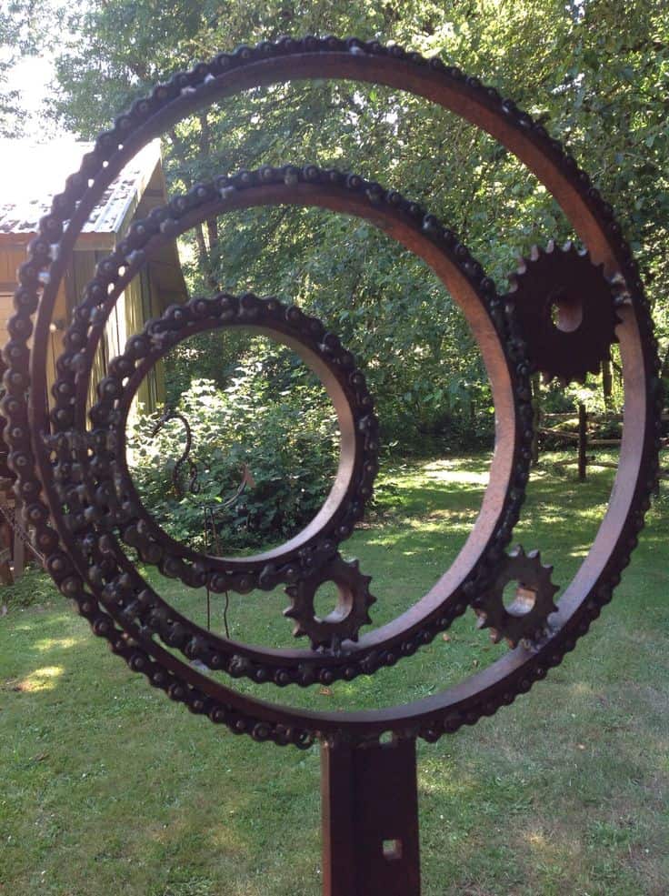 19 Creative DIY Rusted Metal Projects To Beautify Your Yard 17