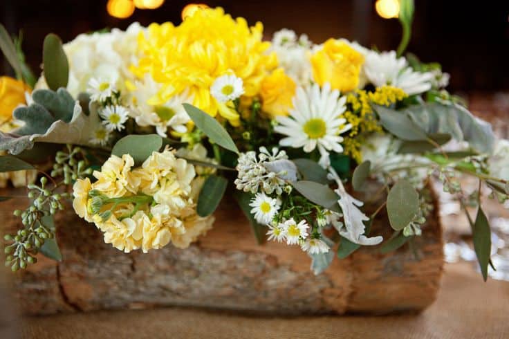 17 Awe-Inspiring Log Centerpiece Designs To Adorn Your Dining Table 17