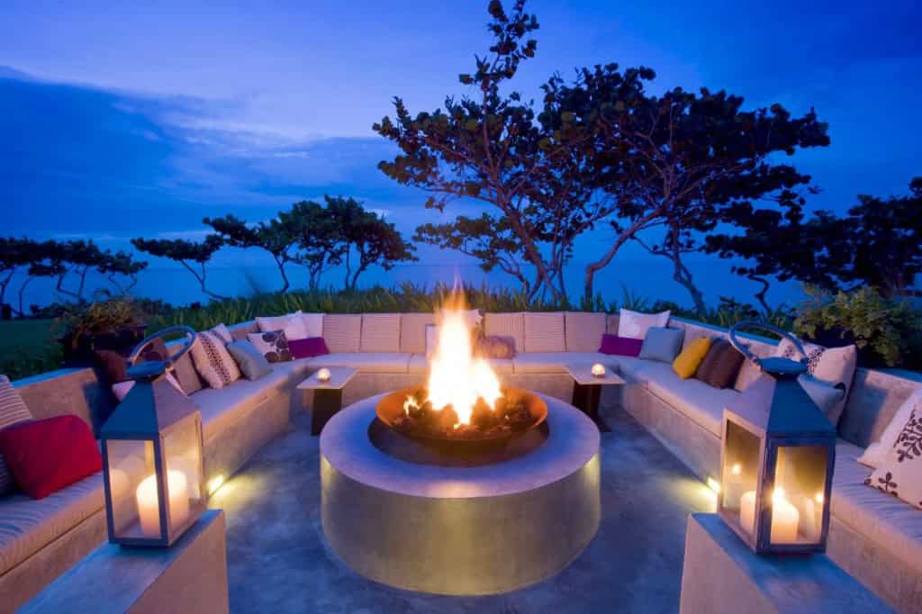 20 Beautiful Outdoor Living Room Designs That Will Delight You 17