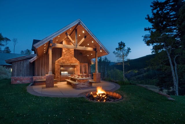 20 Irresistible Backyard Fire Pit Designs For Full Enjoyment
