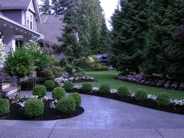 17 Divine Front Yard Designs That Everyone Will Envy 3