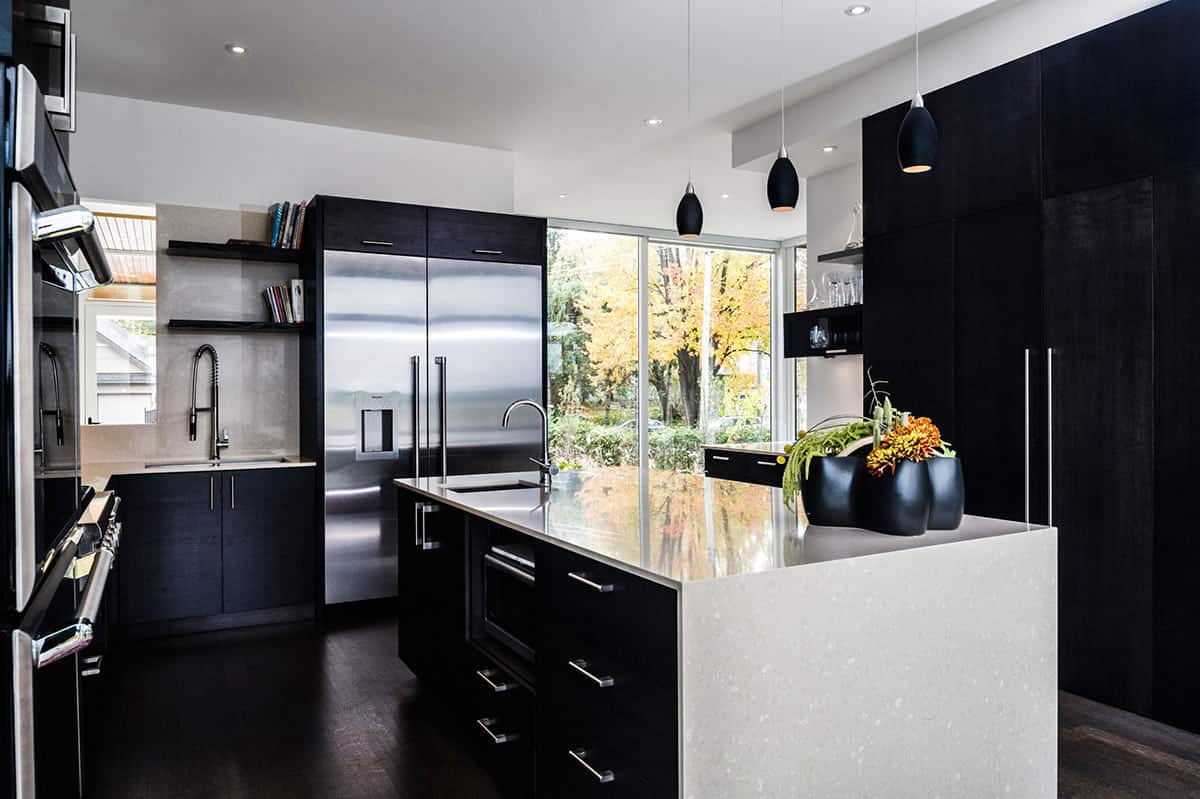17 Stylish Ideas To Decorate Black Kitchens 5