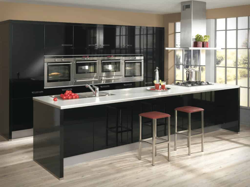 17 Stylish Ideas To Decorate Black Kitchens 7