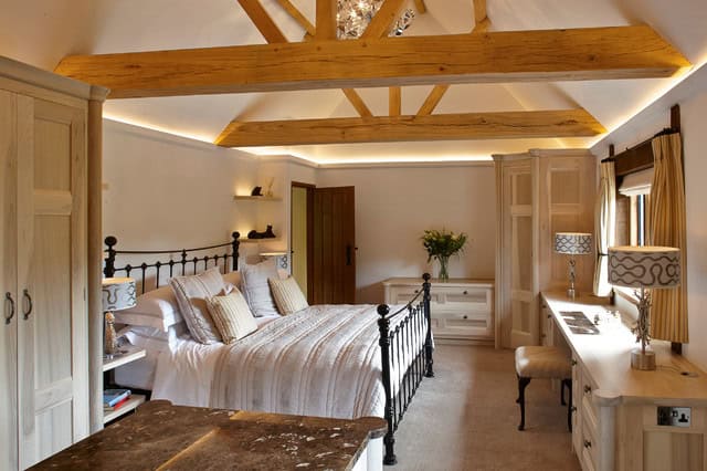 19 Fascinating Bedroom Designs With Exposed Beams That Will Delight You 9