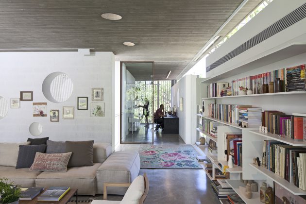 A House For An Architect in Israel by Pitsou Kedem Architects (12)