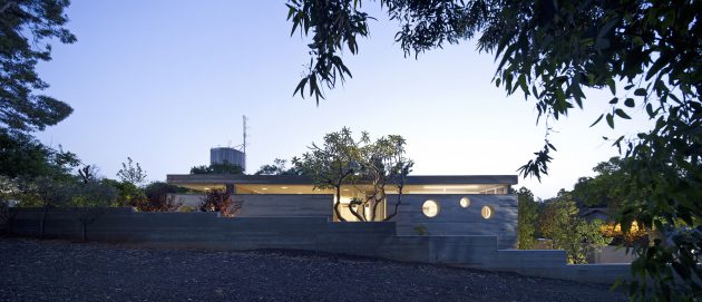 A House For An Architect in Israel by Pitsou Kedem Architects (5)