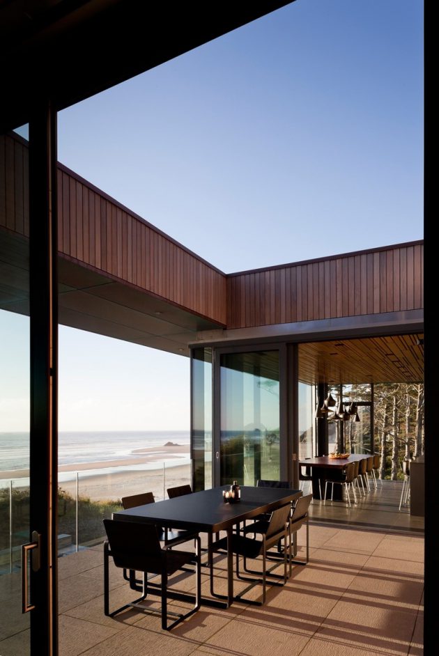 Finley Beach House - A Transparent Beachfront Residence By Bora Architects In Oregon (4)