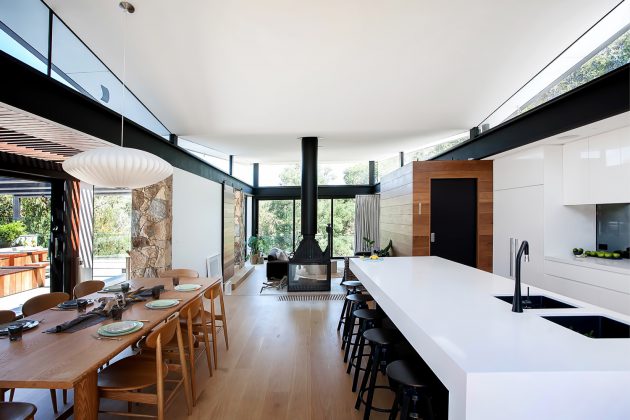 The Warrandyte House in Melbourne by Alexandra Buchanan Architecture (1)