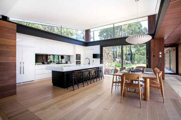 The Warrandyte House in Melbourne by Alexandra Buchanan Architecture (12)