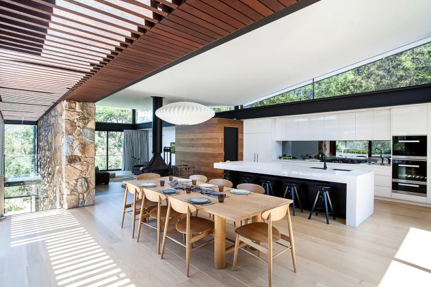 The Warrandyte House in Melbourne by Alexandra Buchanan Architecture (13)