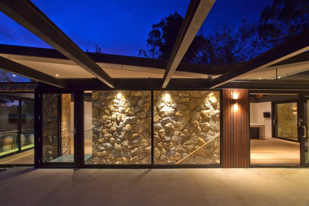 The Warrandyte House in Melbourne by Alexandra Buchanan Architecture (2)