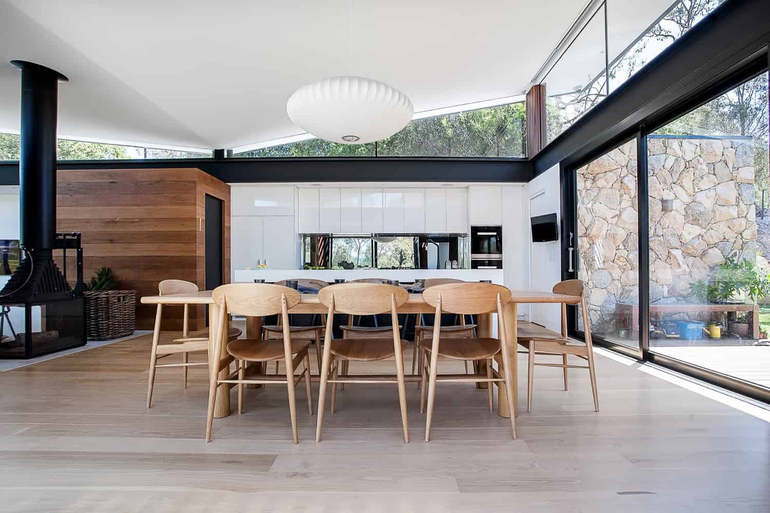 The Warrandyte House in Melbourne by Alexandra Buchanan Architecture The Warrandyte House in Melbourne by Alexandra Buchanan Architecture (5)