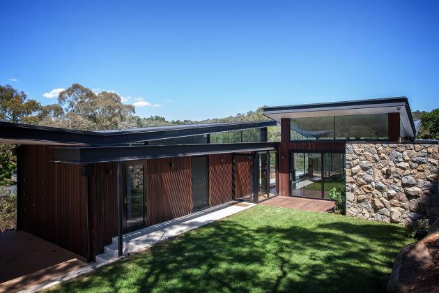 The Warrandyte House in Melbourne by Alexandra Buchanan Architecture (8)