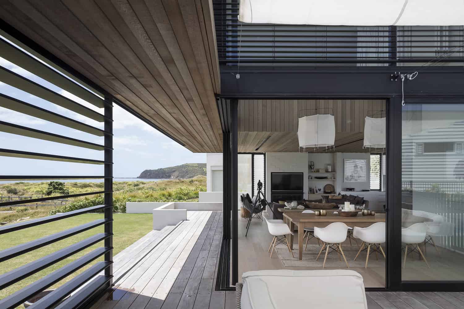 Tuatua House in New Zealand by Julian Guthrie Tuatua House in New Zealand by Julian Guthrie (5)