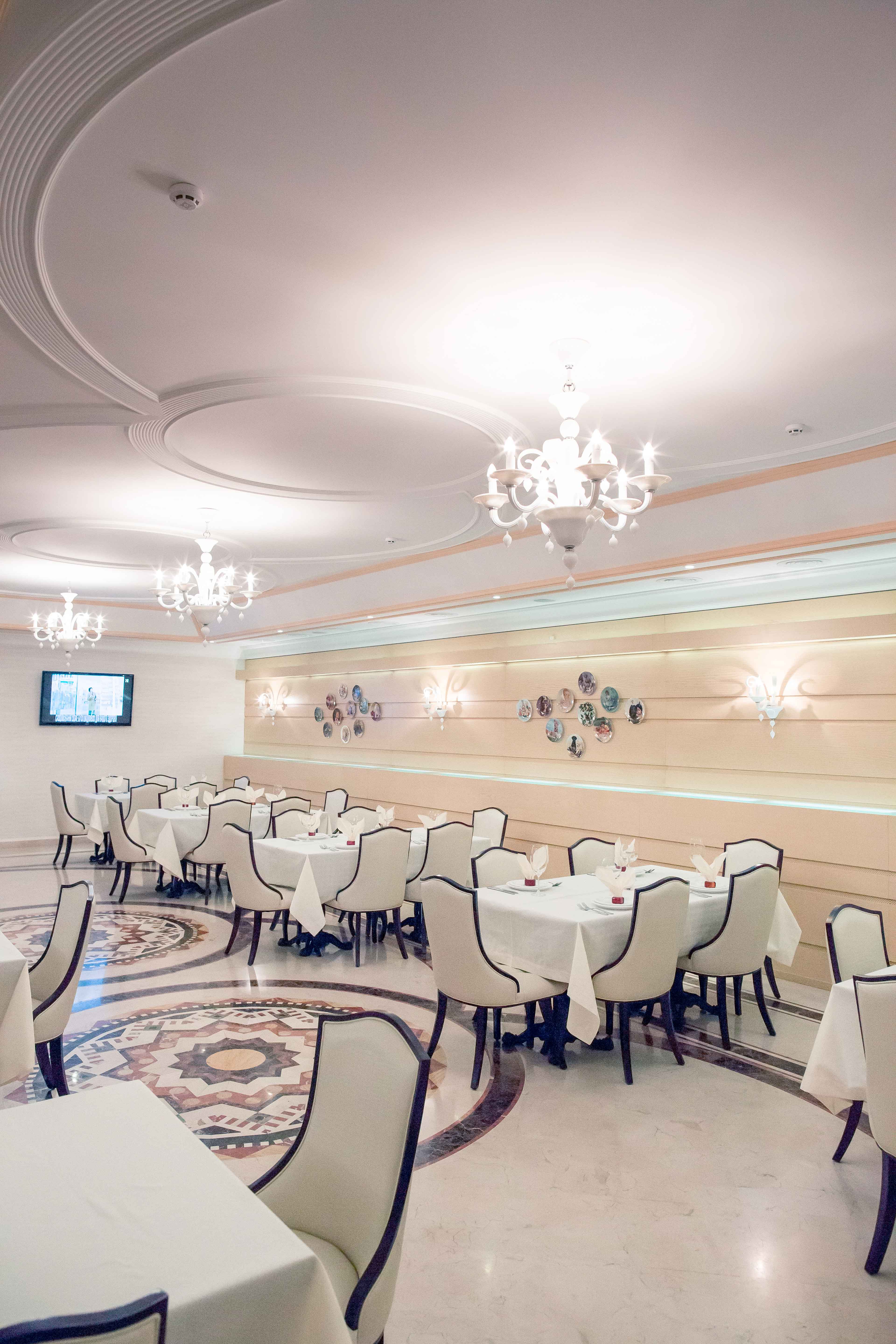 Modern Hotel, Carpathians, Skhidnytsia Photo: Volodymyr Shurubura