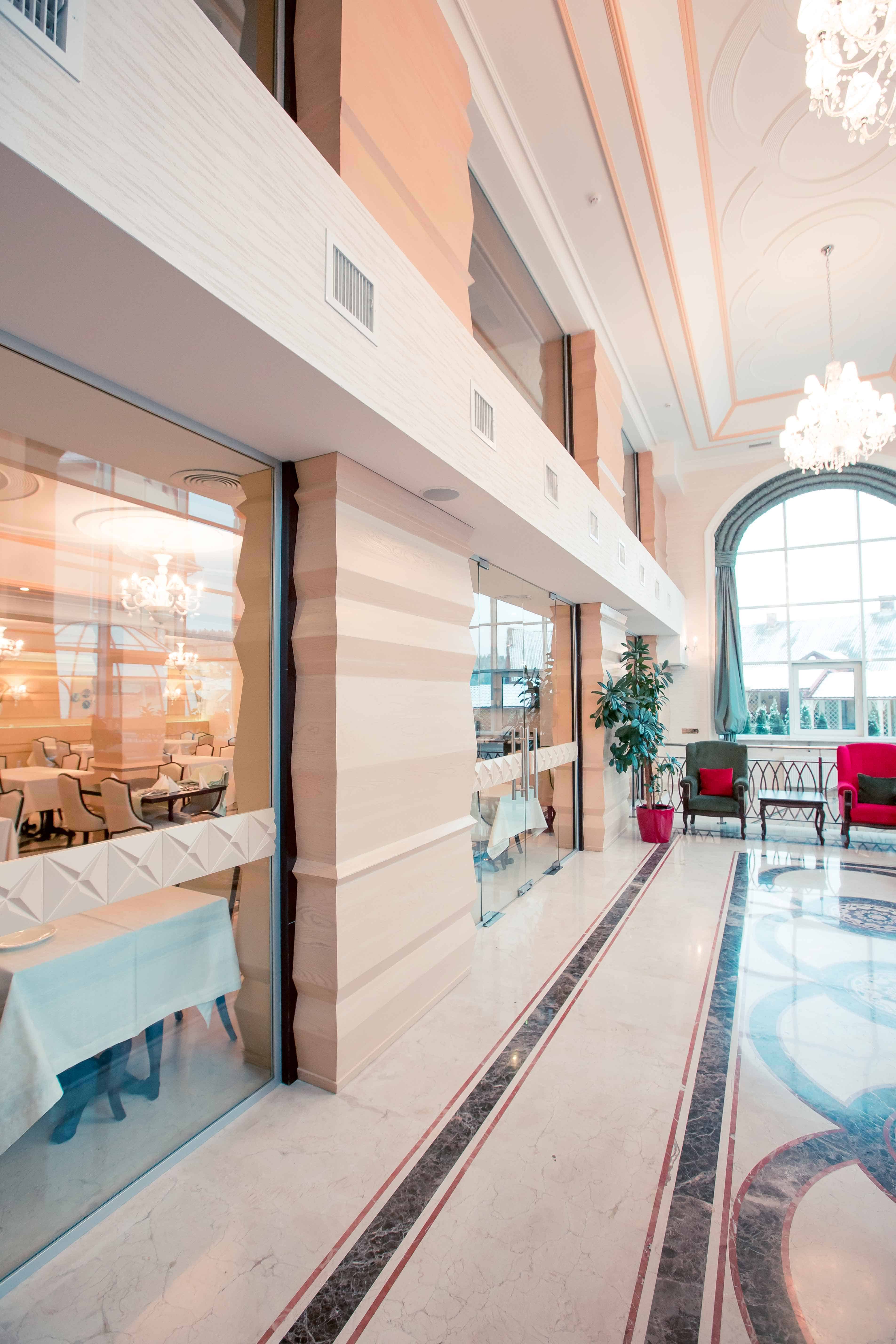 Modern Hotel, Carpathians, Skhidnytsia Photo: Volodymyr Shurubura