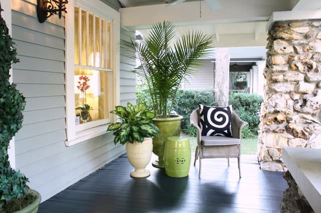 18 Inspirational Ways To Decorate Your Patio With Flower Pots 1