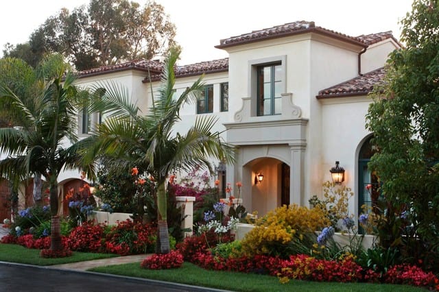 19 Exceptional Ideas To Decorate Your Landscape With Palm Trees 10