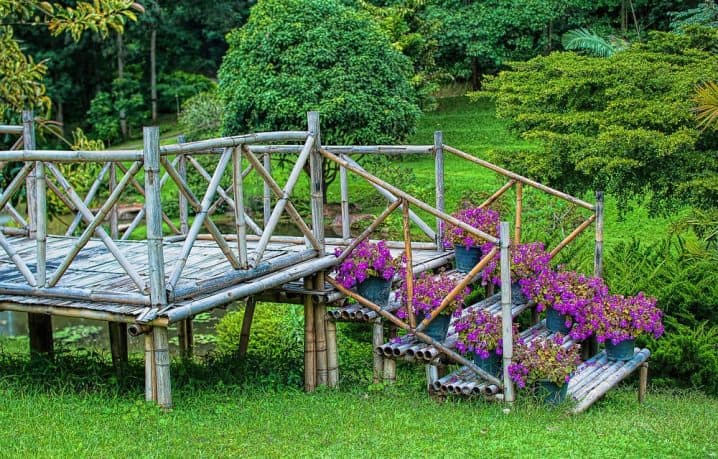 18 Inspirational Ways To Decorate Your Patio With Flower Pots 10