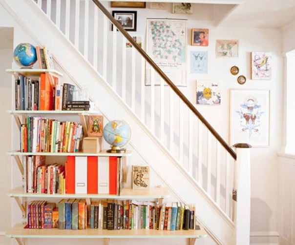 15 Functional Libraries Under The Stairs For Better Use Of The Space