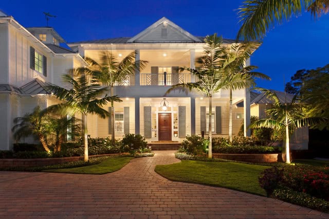 19 Exceptional Ideas To Decorate Your Landscape With Palm Trees 12