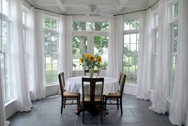 17 Astonishing Dining Sunroom Designs That Everyone Should See 14