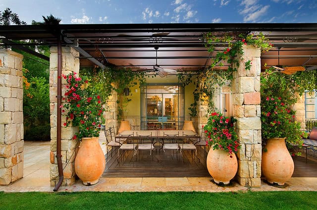 18 Inspirational Ways To Decorate Your Patio With Flower Pots 15