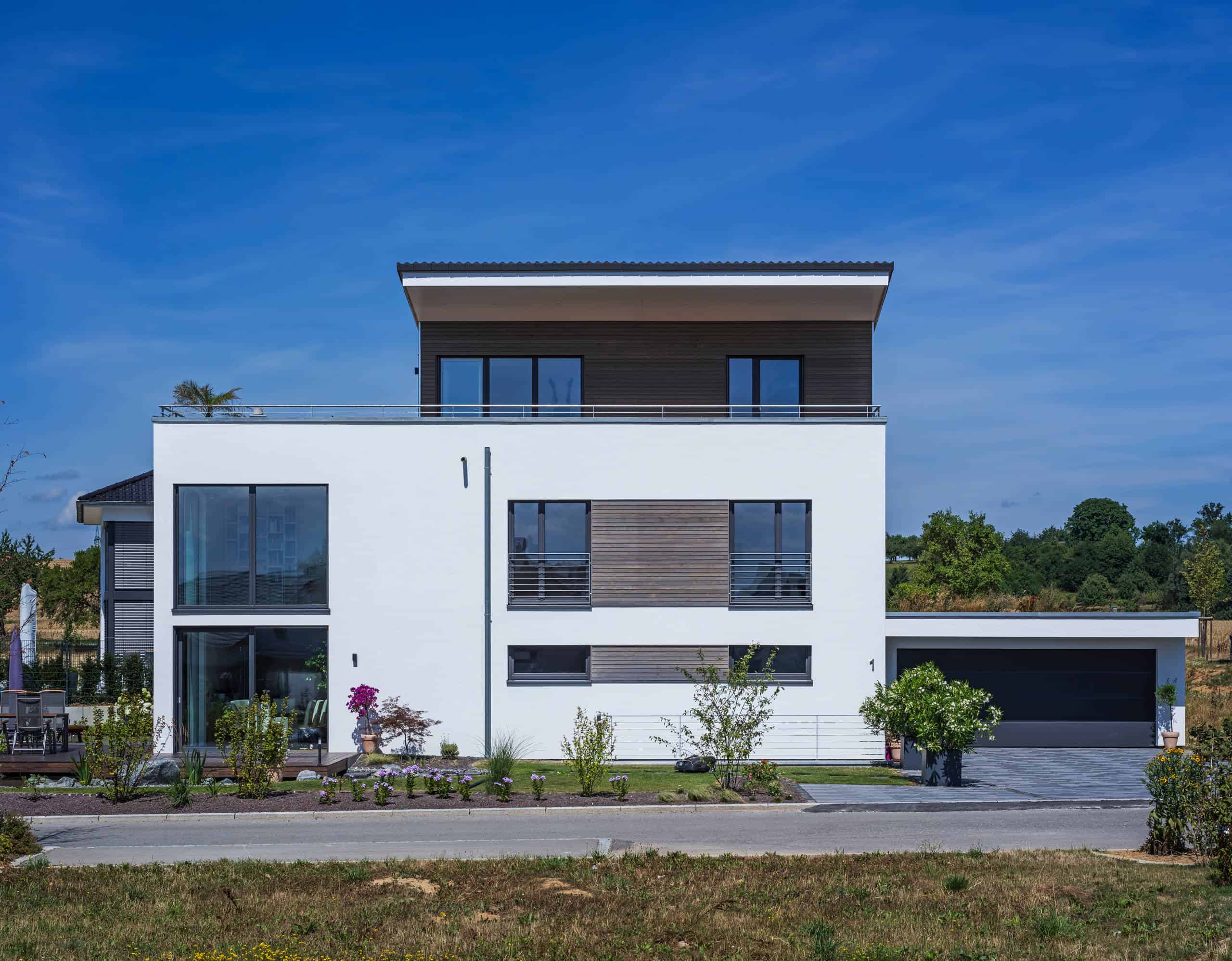 15 Stunning Modern Home Exterior Designs That Make A Statement 15 Stunning Modern Home Exterior Designs That Make A Statement