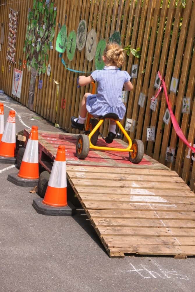 17 Super Fascinating DIY Backyard Projects To Provide More Fun For Your Kids 16