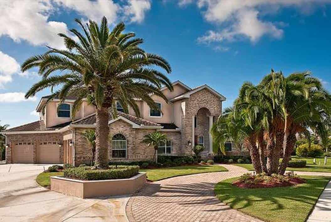 19 Exceptional Ideas To Decorate Your Landscape With Palm Trees 17