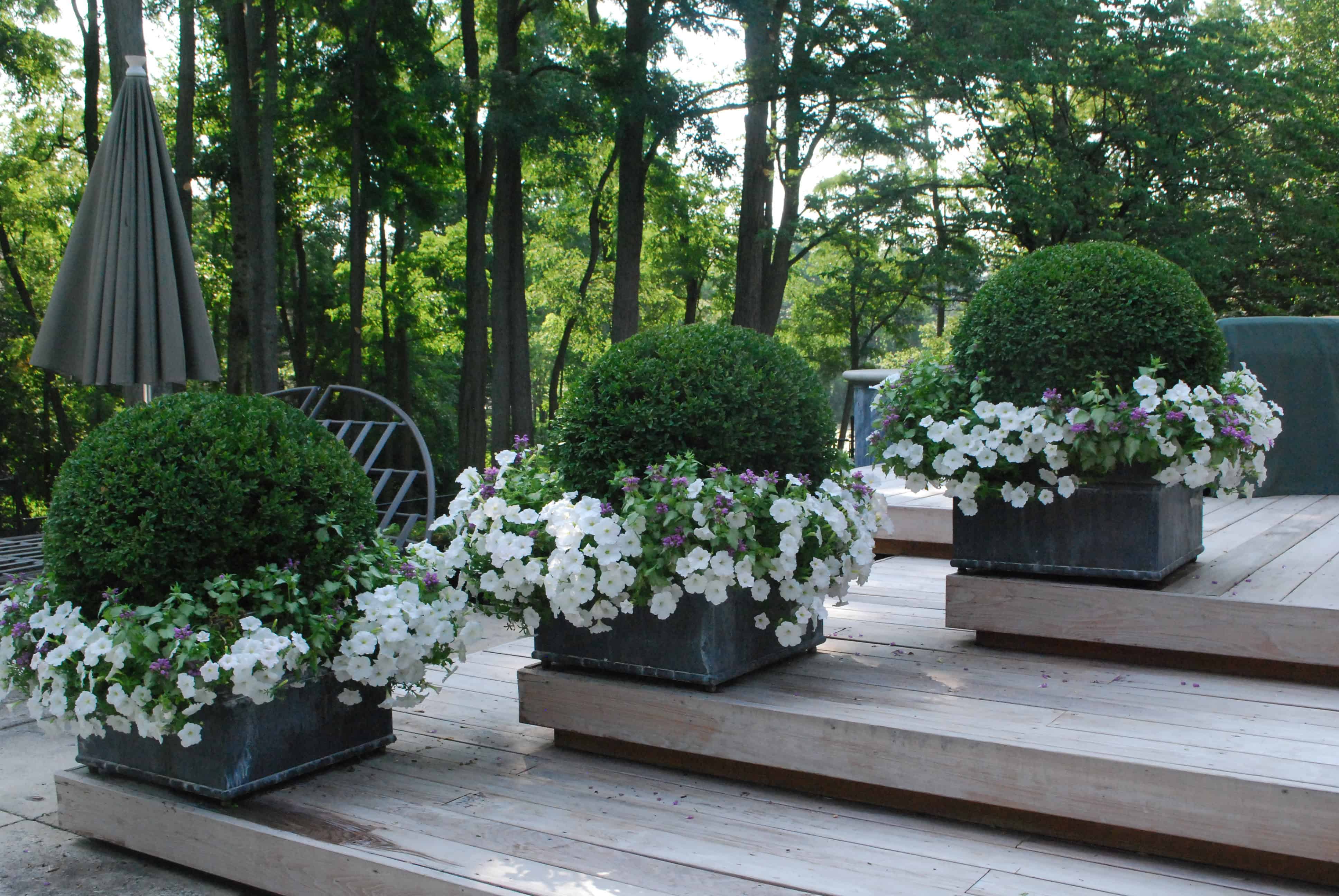 18 Inspirational Ways To Decorate Your Patio With Flower Pots 18