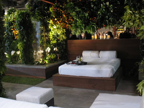 15 Fanciful Outdoor Bedroom Designs That Will Boost Your Imagination 2