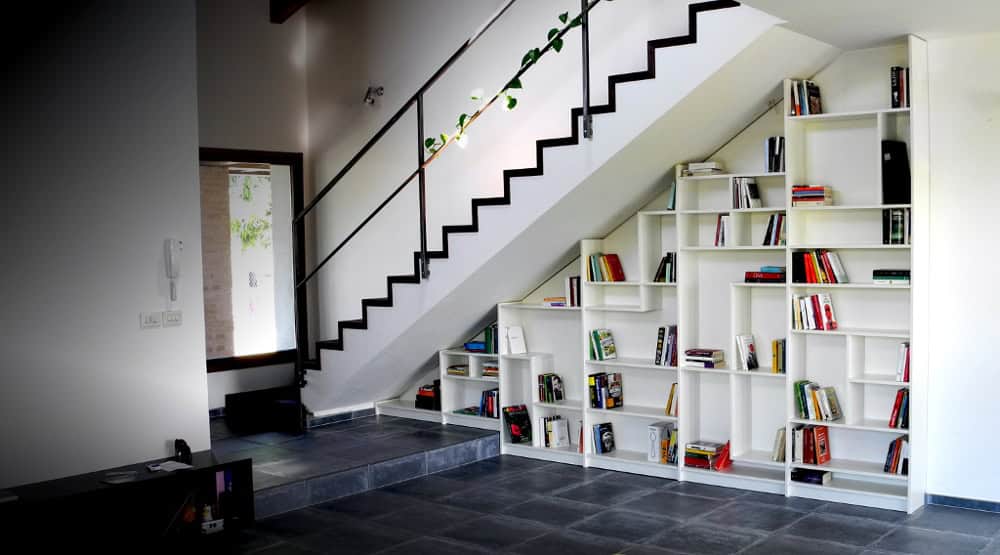 15 Functional Libraries Under The Stairs For Better Use Of 