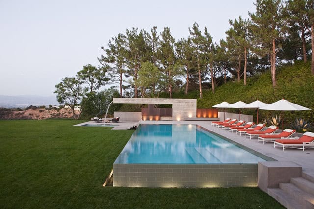 17 Magnificent Small Infinity Swimming Pool Designs To Cool Off In Your Backyard 3
