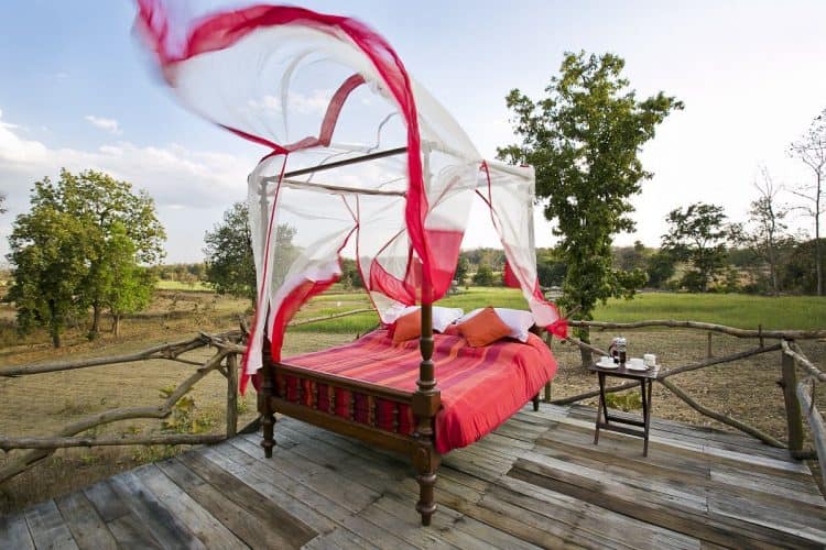 15 Fanciful Outdoor Bedroom Designs That Will Boost Your Imagination 4