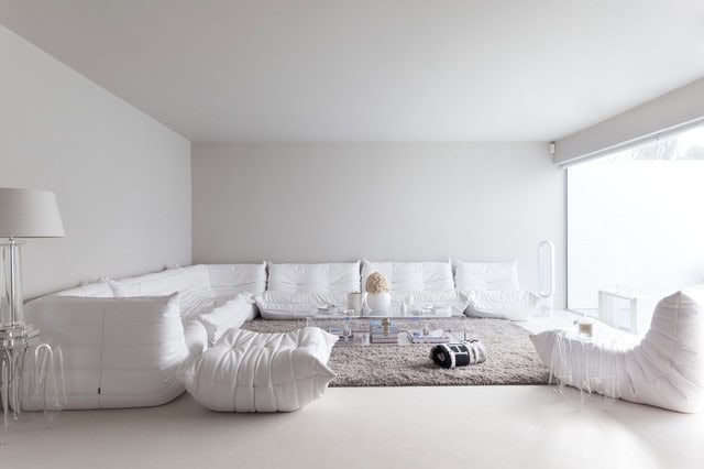 16 Adorable Ideas How To Decorate White Living Room 4