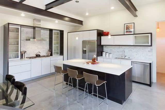 19 Beautifully Decorated Kitchens With Marble Backsplash That You Need To See 5