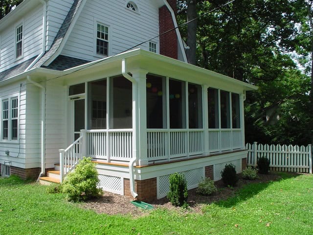 18 Gorgeous Wooden Porches For Fully Summer Enjoyment 7