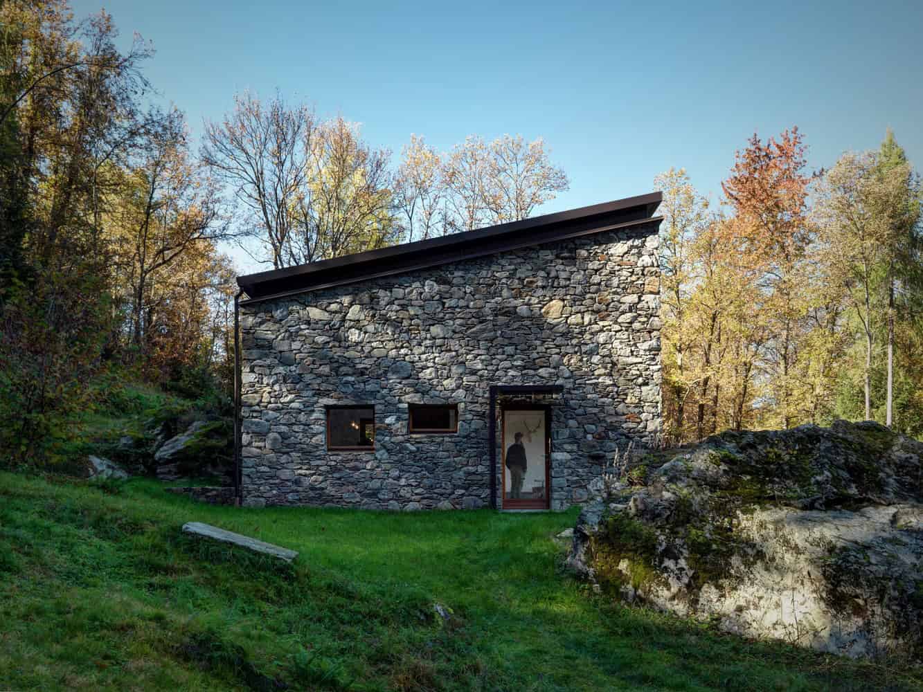 Casa Vi by EV+A Lab: A Compact and Sustainable Mountain Retreat in Sondrio, Italy Casa Vi by EV+A Lab - A Compact Home In Italy (6)