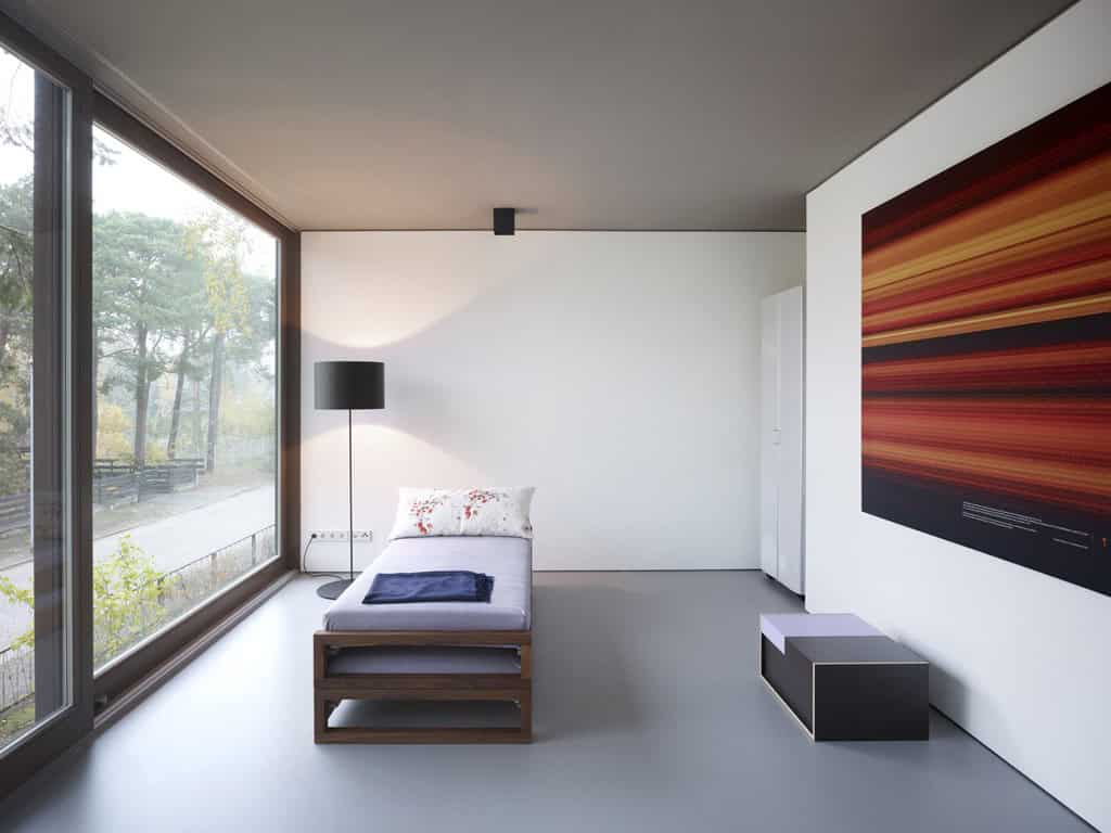 Minimum House by Scheidt Kasprusch Architekten: A Vision of Light, Efficiency, and Minimal Impact The Minimum House By Scheidt Kasprusch Architekten In Klausdorf (11)