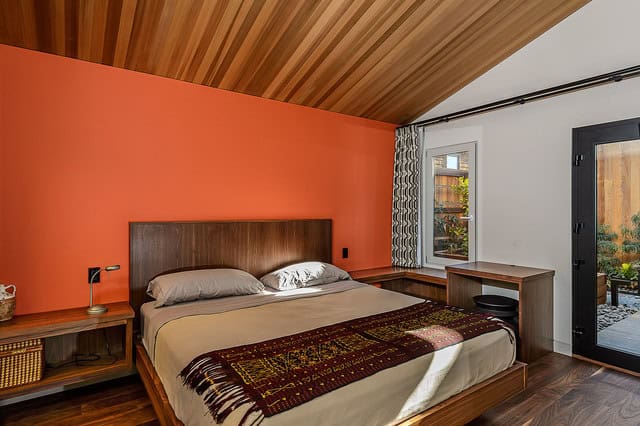 17 Sophisticated Bedroom Designs With Addition Of Orange Color 10