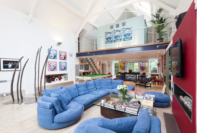 15 Interesting Mezzanine Living Room Designs That Will Inspire You 12