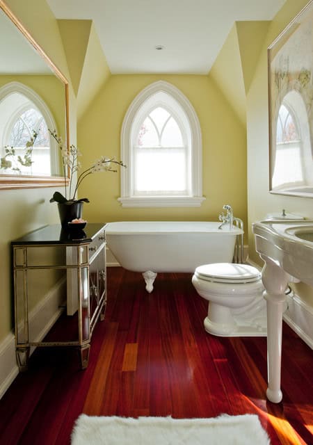 16 Captivating Gothic Bathroom Designs For Dramatic Ambience