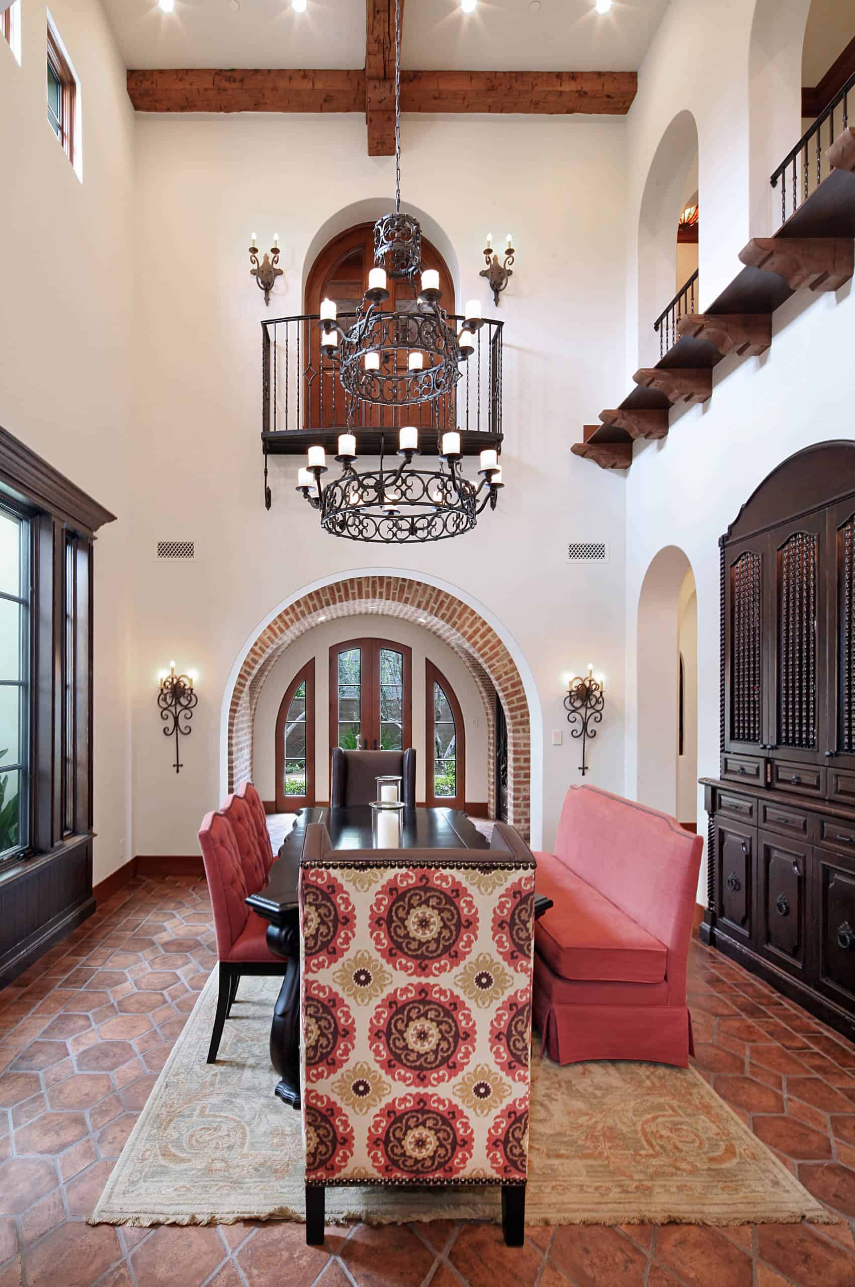 16 Absolutely Gorgeous Mediterranean Dining Room Designs 16-absolutely-gorgeous-mediterranean-dining-room-designs