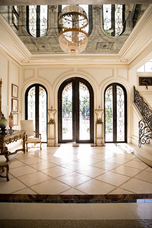 16 Uplifting Mediterranean Entry Hall Designs That Will Welcome You Home
