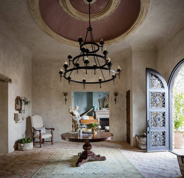 16 Uplifting Mediterranean Entry Hall Designs That Will Welcome You Home