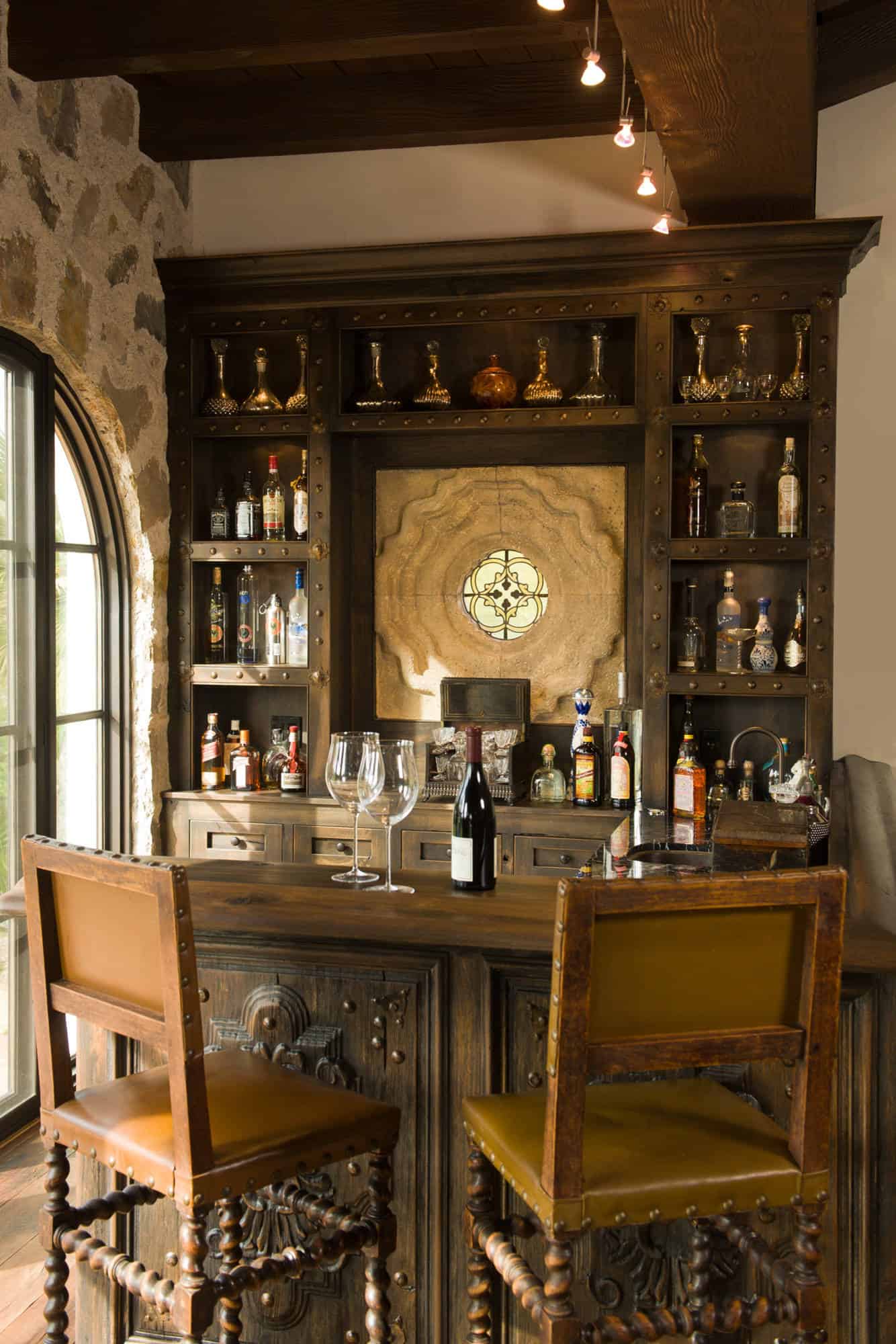 18 Seductive Mediterranean Home Bar Designs For Leisure In ...