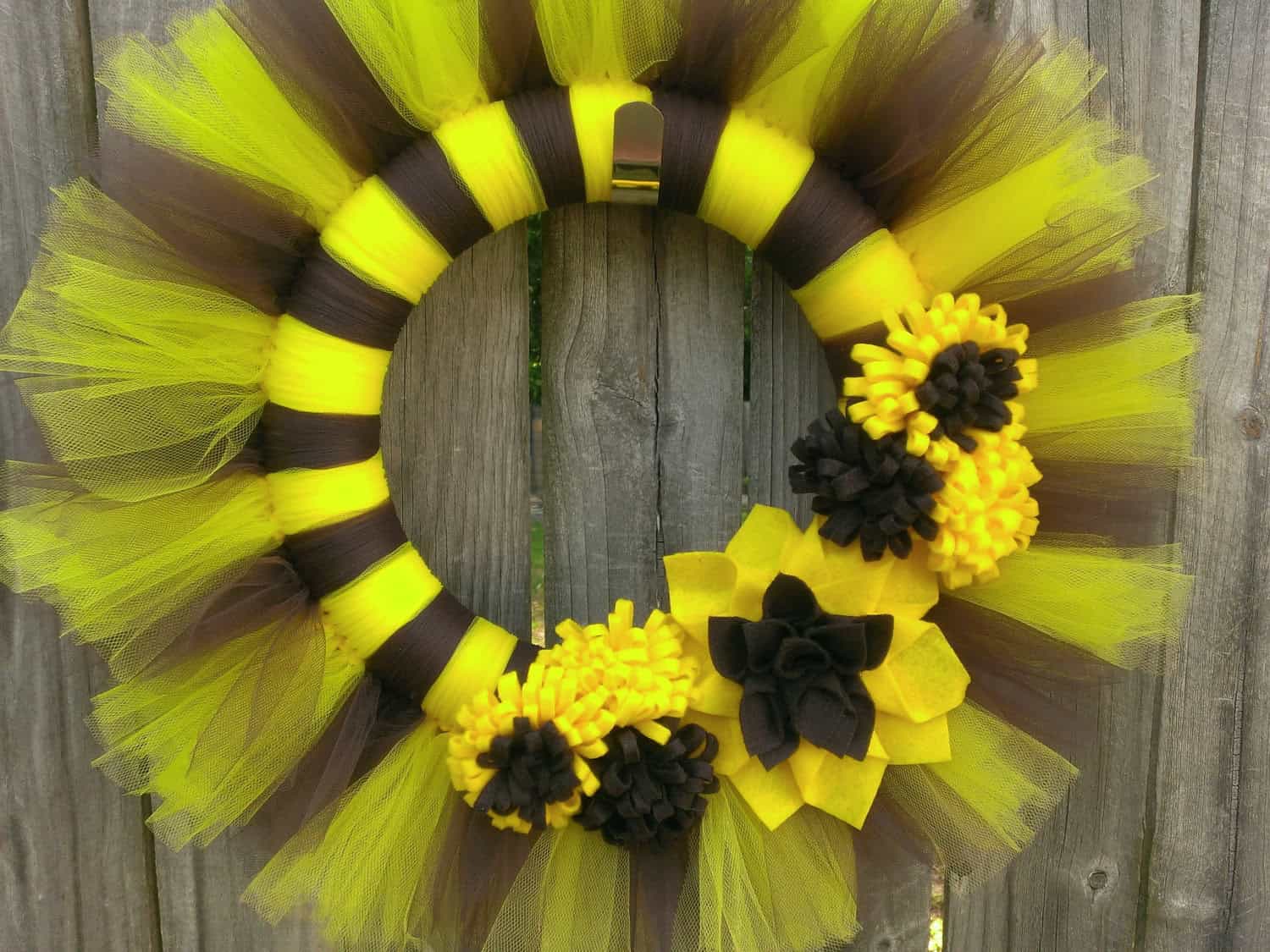 Sunflower Tulle Wreath with Felt Flowers Buy it on: www.etsy.com